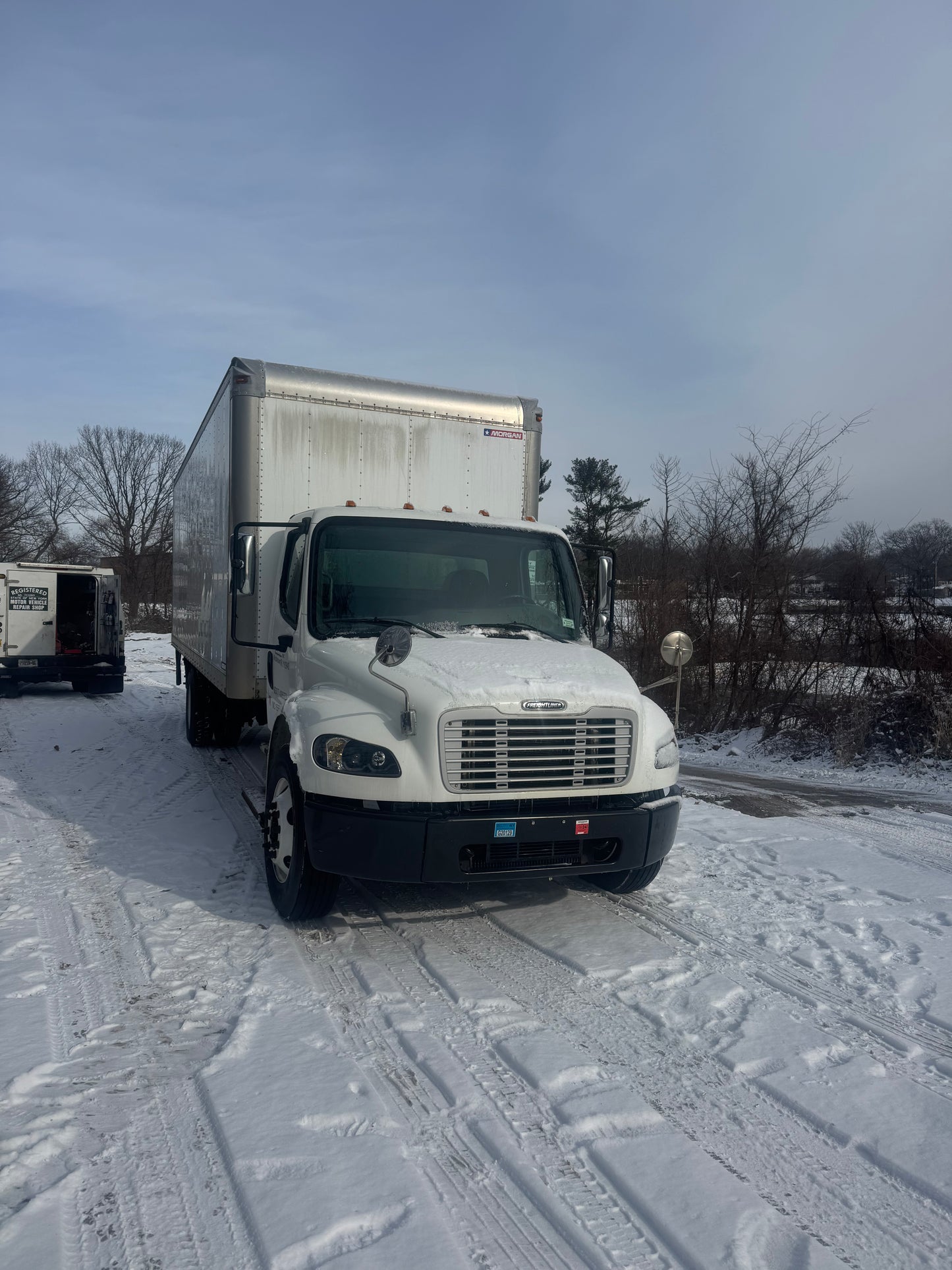 2015 Freightliner m2 106 26’ box truck non-cdl