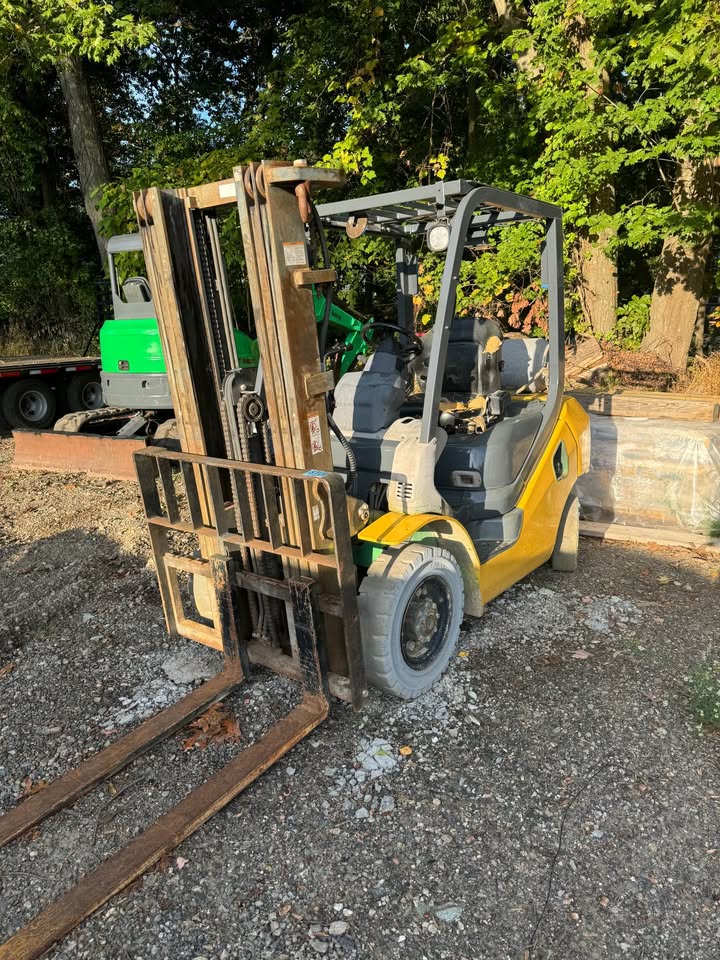 2013 Komatsu forklift FG25T-16 4650 lb capacity